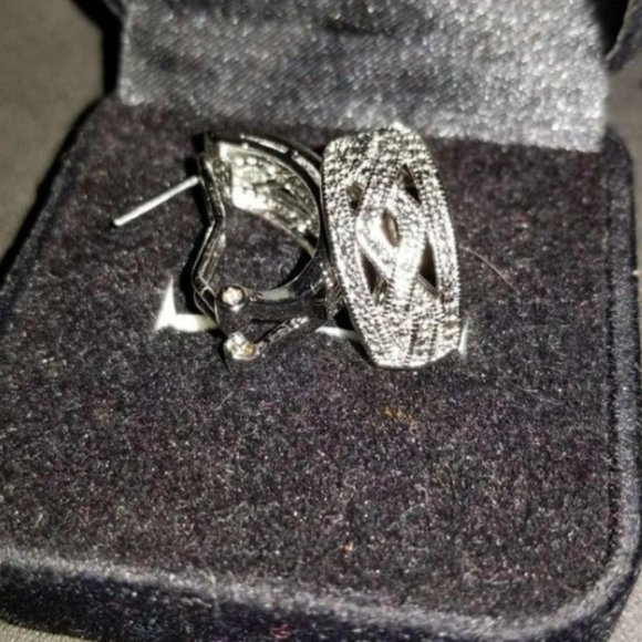 NWOT 18k WGP Diamond Accent Zig Zag Post Clip Earrings - Picture 6 of 8